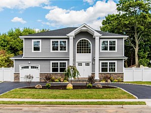 asphalt blacktop circle driveway circular brick border cultured stone house faststak nicolock westchester